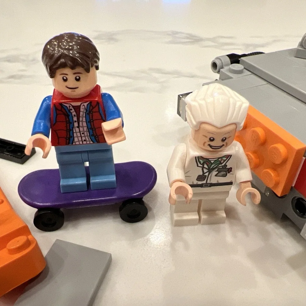 LEGO Ideas The DeLorean Time Machine 21103 Back To The Future Complete Minifigs+